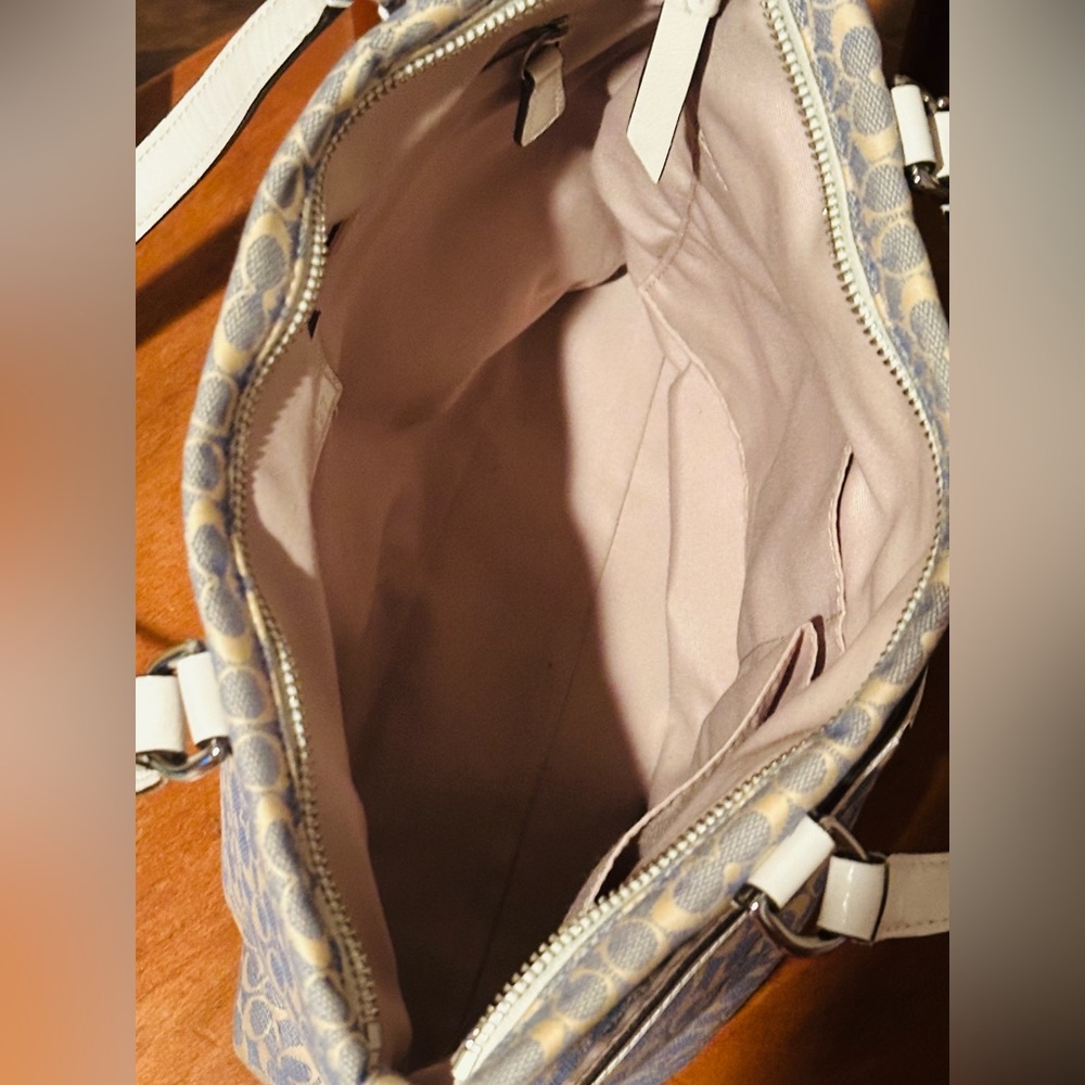 Authentic Coach Tote - Picture 9 of 16